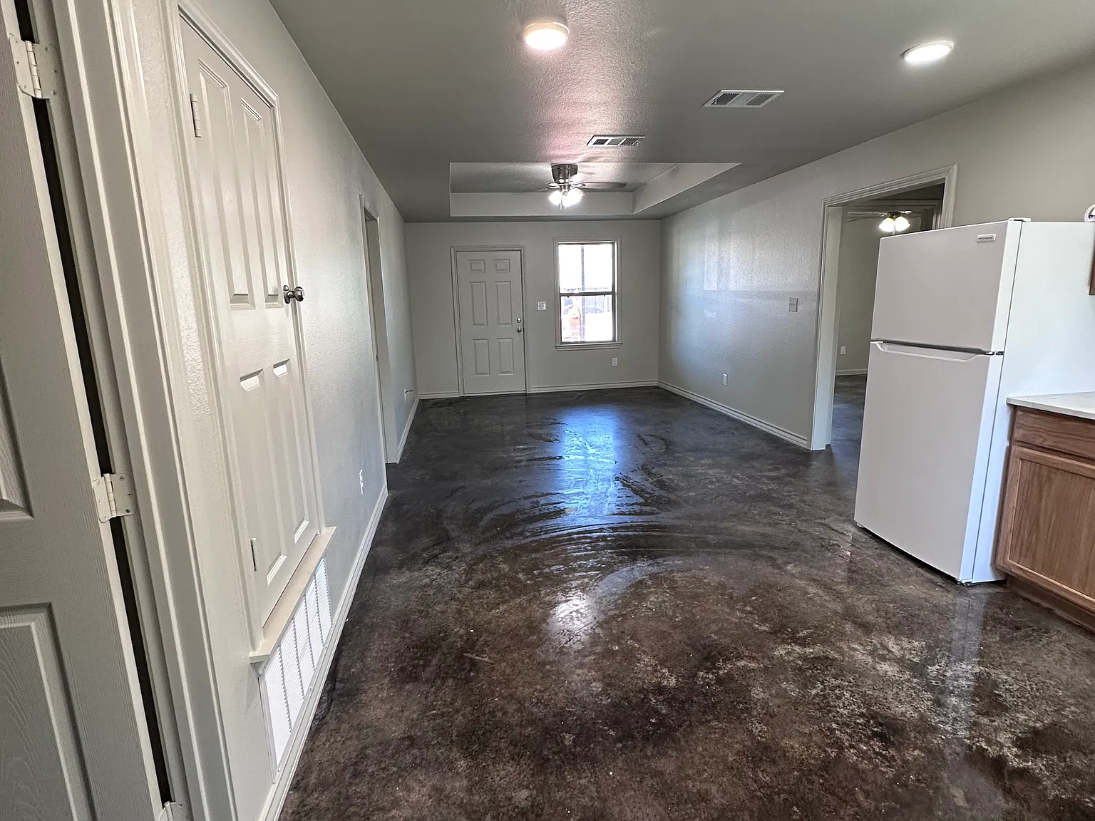 3 bed, 1200 sqft, $1,300 — Photo 4