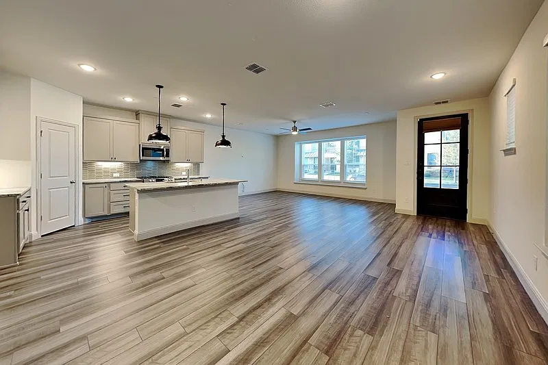 3 bed, 2.5 bath, 2243 sqft, $3,199 — Photo 4