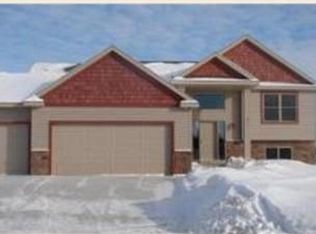 971 Golf View Ave, Zumbrota, MN 55992