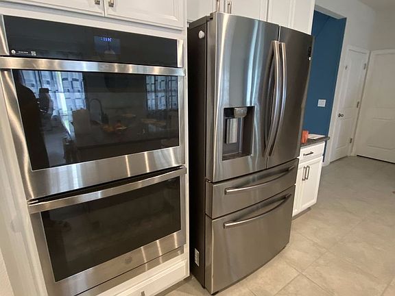 4th image of 100 Lavenna Ave