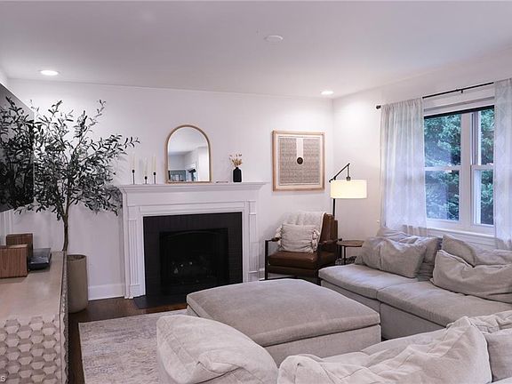 5th image of 117 Marian Ln