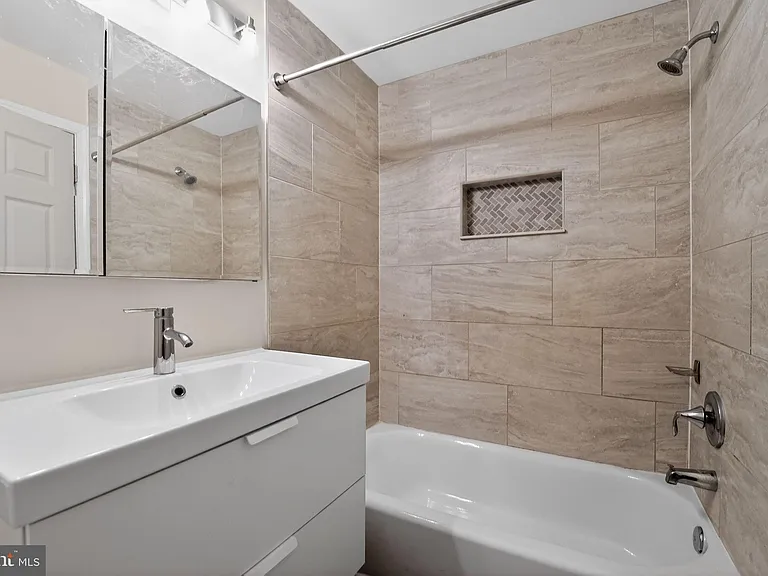 1602 Latrobe St — Photo 15