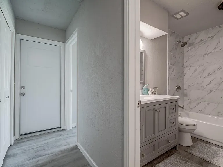 605 Saint James Pl — Photo 31