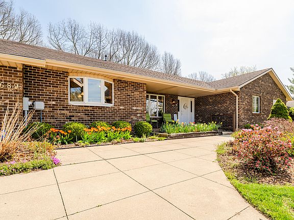 3rd image of 2689 Oakbrook Dr