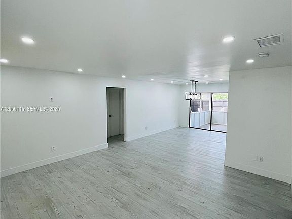 4th image of 1707 S Curlew Ln