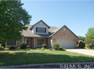 137 Holly Tree Ct, Glen Carbon, IL 62034