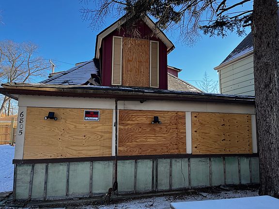2nd image of 6805 S Maplewood Ave