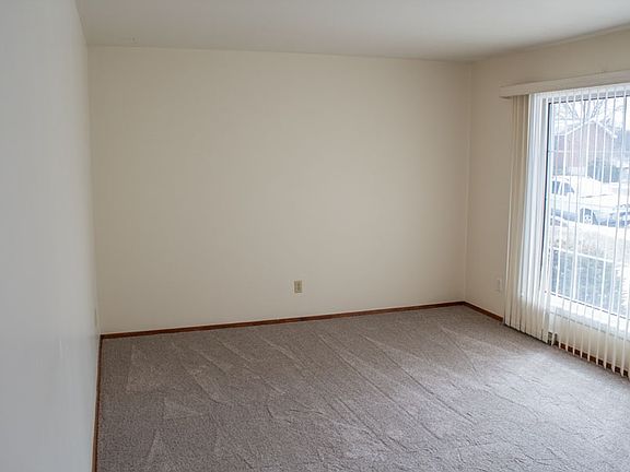 4th image of 103 SE Crestwood Ave