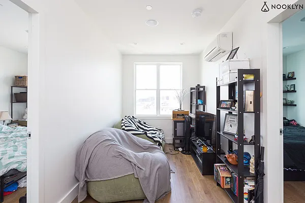 Rented by Nooklyn NYC LLC | media 71