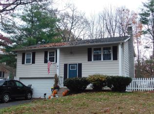 45 Quevic Dr, Saratoga Springs, NY 12866