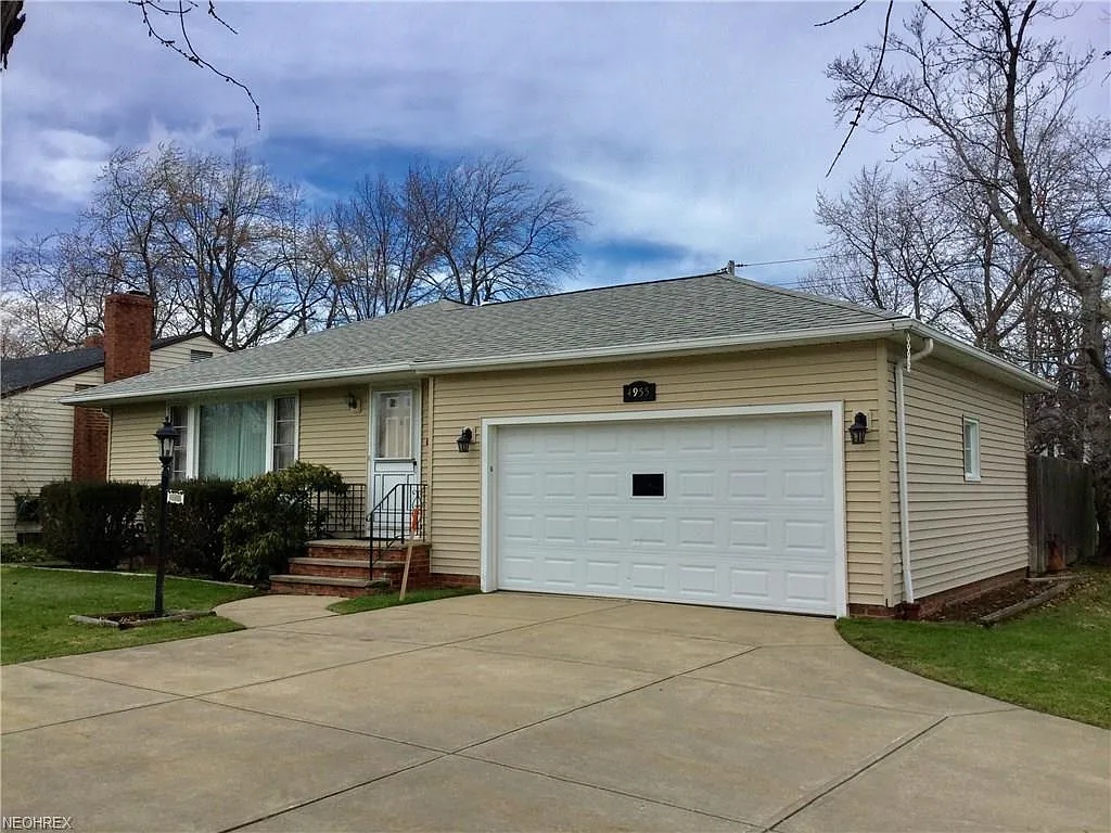 4955 N Sedgewick Rd photo 1