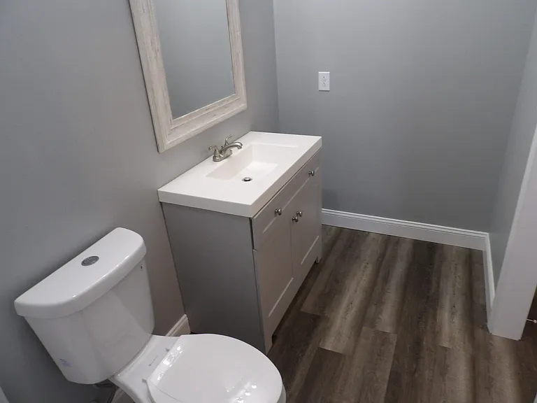 240 E Court St — Photo 29