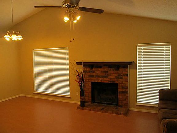 3rd image of 837 Colchester Dr