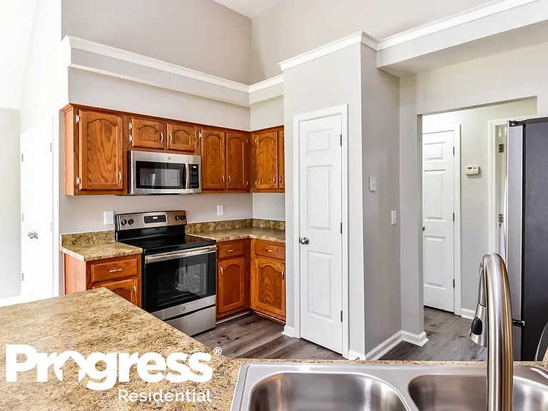 1261 Thames Dr — Photo 9
