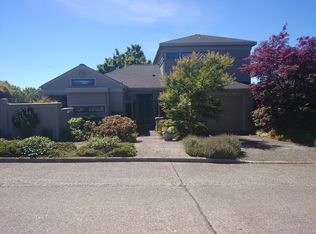3205 W Viewmont Way W, Seattle, WA 98199