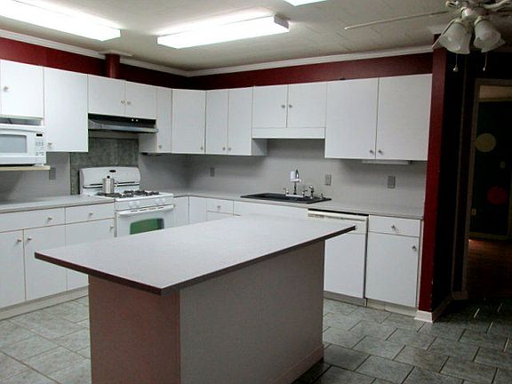4th image of 418 Holiday Dr