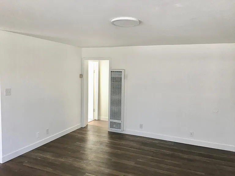 11248 Emelita St #6 — Photo 4