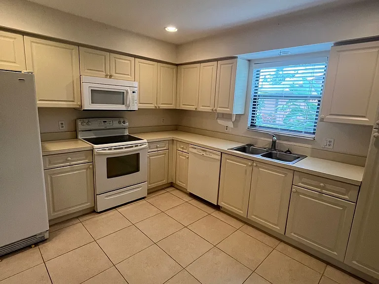 10301 Saint Patrick Ln — Photo 3