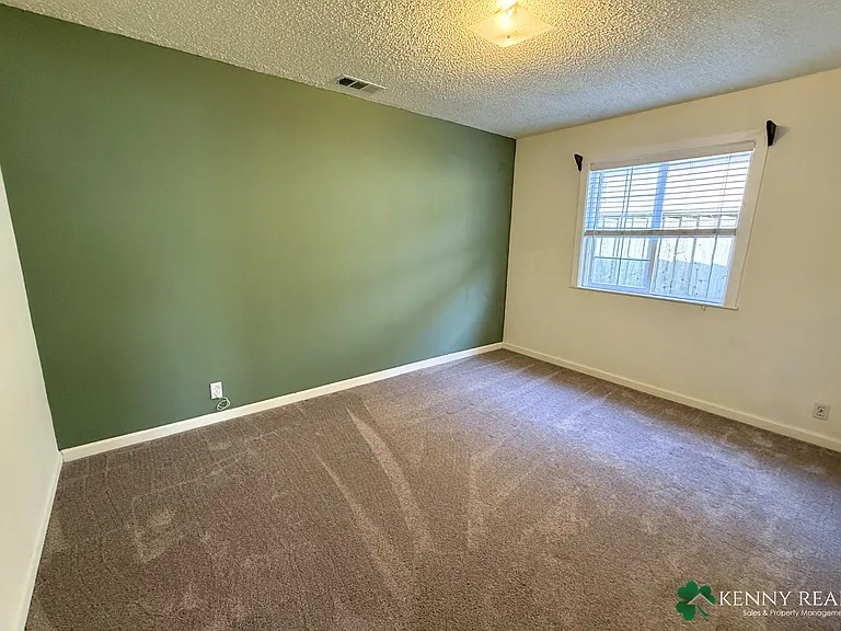 925 Newman Dr — Photo 13