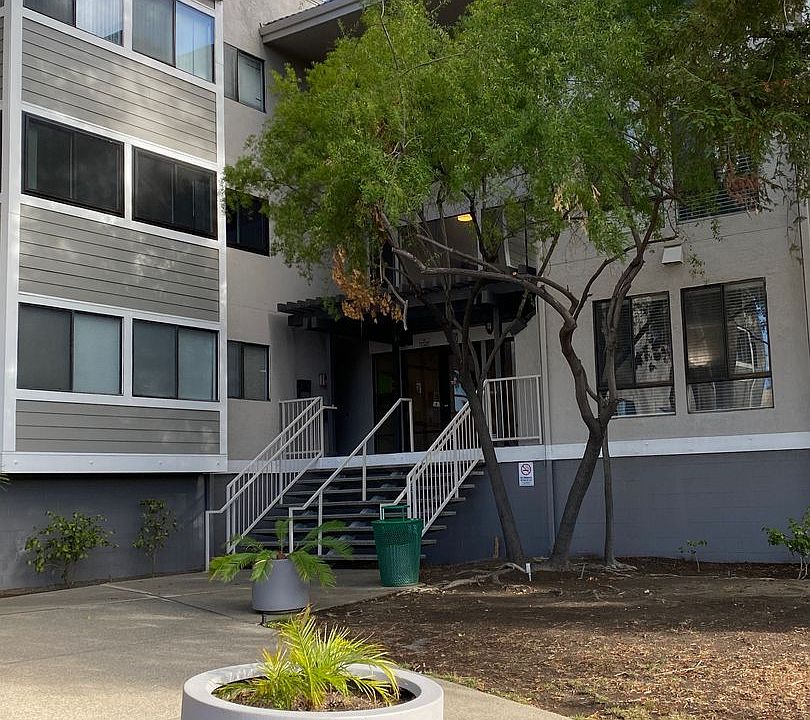1st image of 240 N Bayshore Blvd APT 207