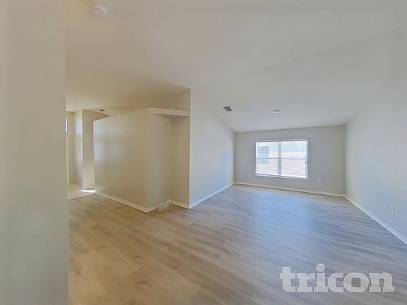 4th image of 31137 Chatterly Dr