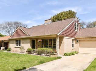 456 Shoreland Dr, Racine, WI 53402