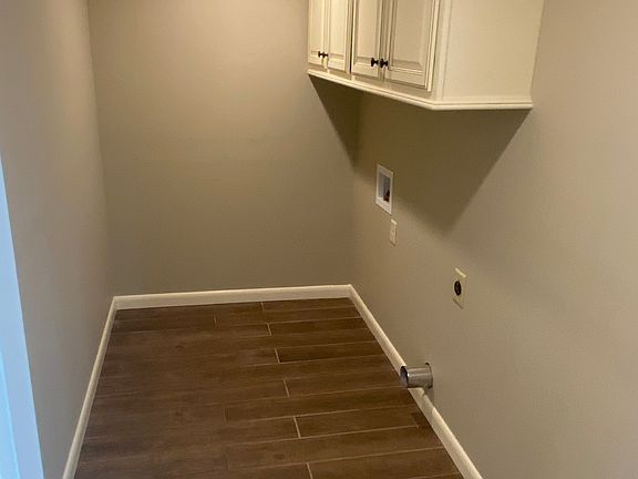 3rd image of 107 Concord Cir