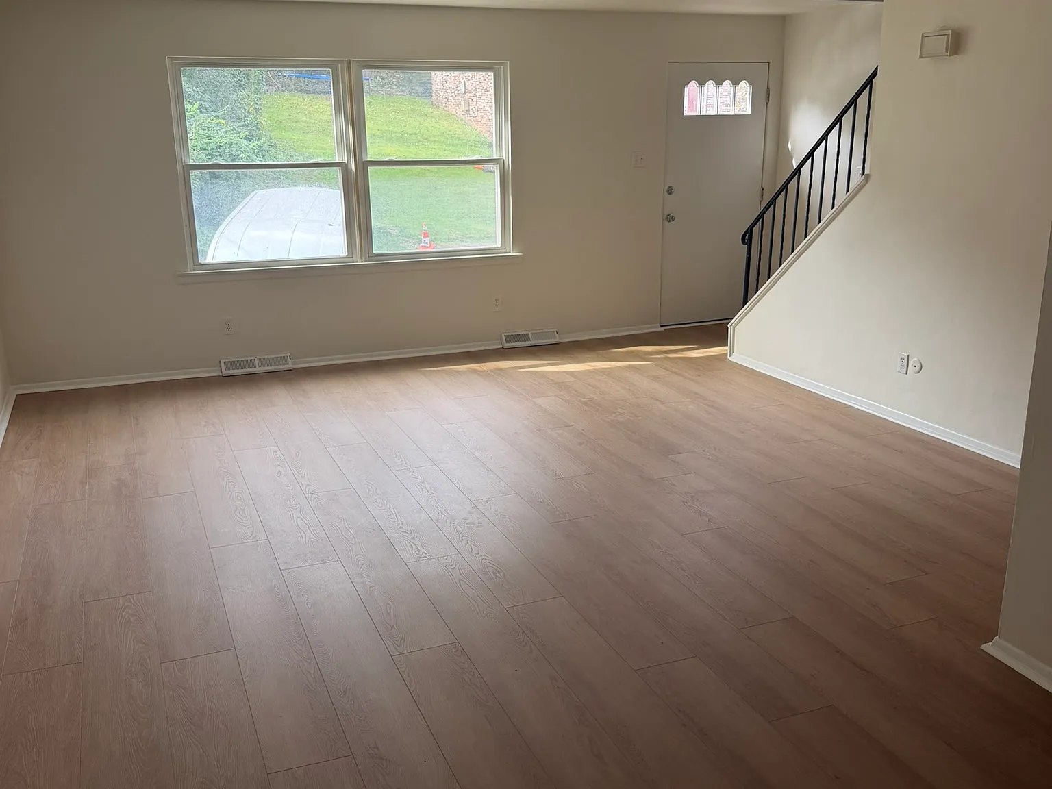 3 bed, 1.5 bath, 1600 sqft, $1,800 — Photo 2