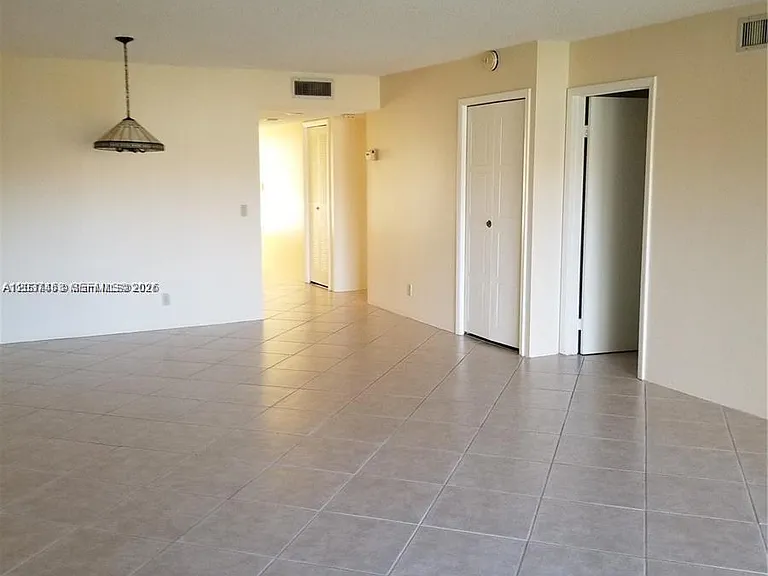 369 Lakeview Dr #204 — Photo 9