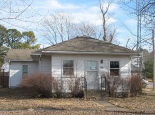 300 N 7th St, Elkville, IL 62932