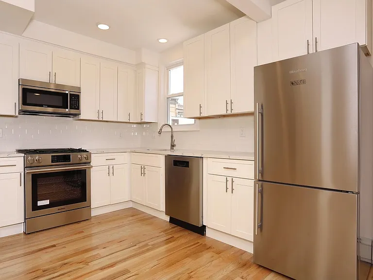 413 Jefferson St #3 — Photo 1