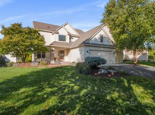 711 Oak Dr, Victoria, MN 55386