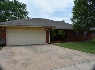 1900 Shelly Ct, Moore, OK 73160