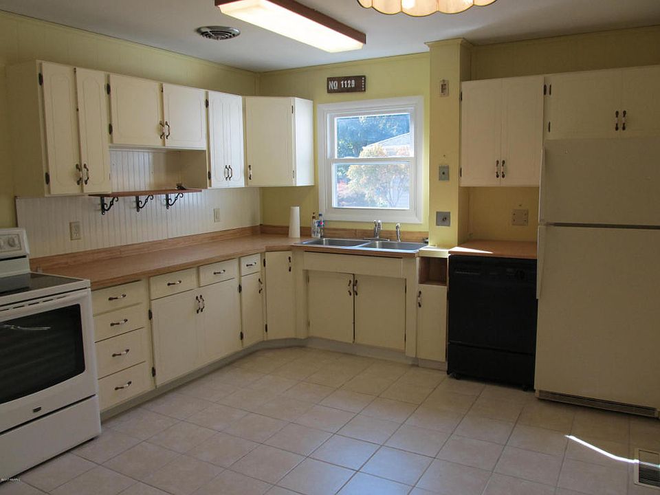 1st image of 1129 Bretton Dr