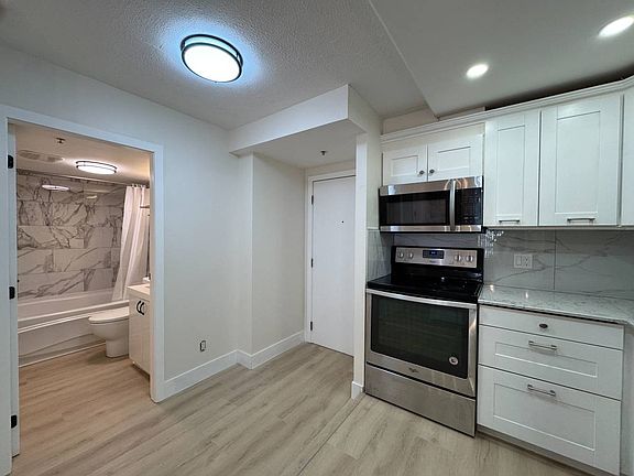 4th image of 939 Homer St #1907