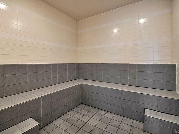 2nd image of 4 Charles Ln APT 2D