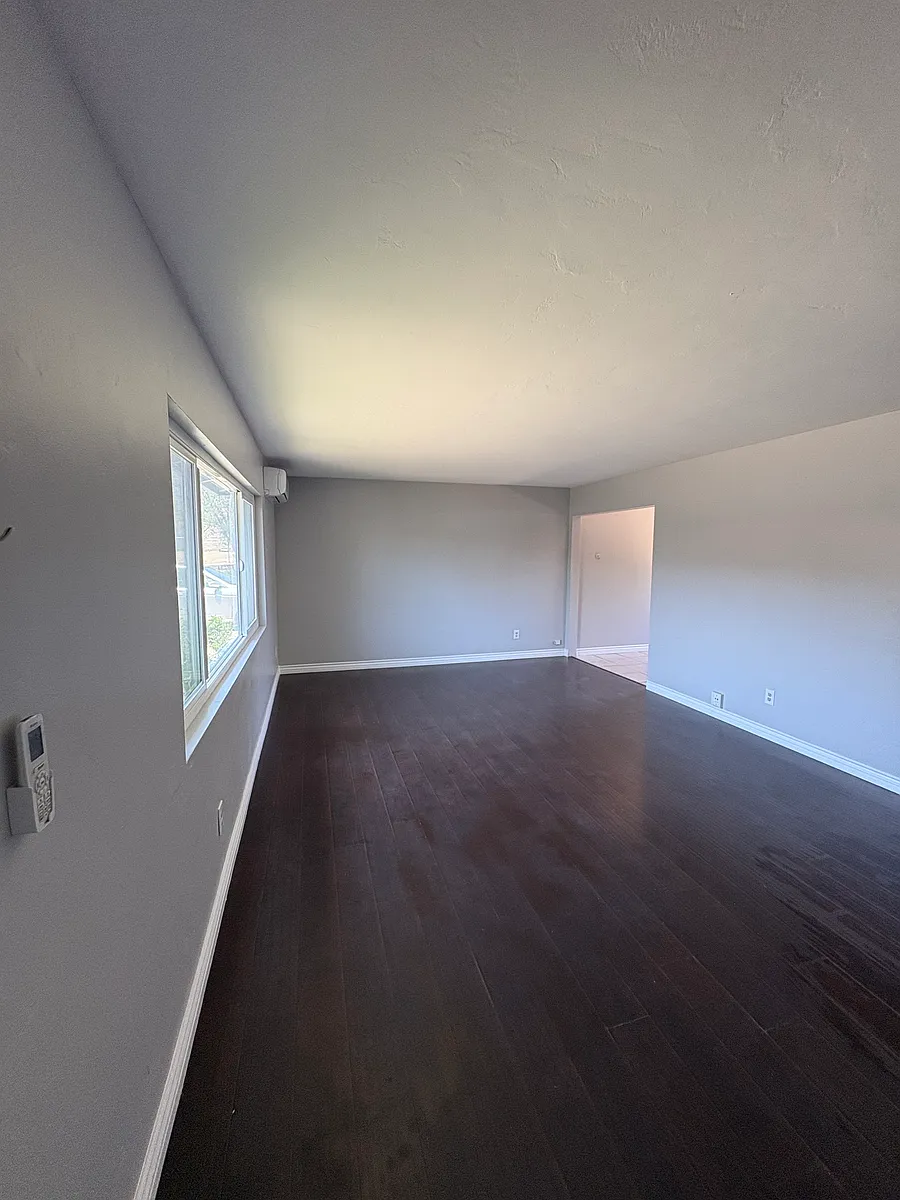 Building Photo - 8430 Oleander Ave #A
