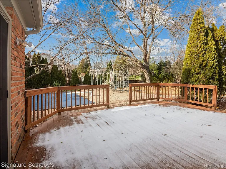 5105 Provincial Dr — Photo 21