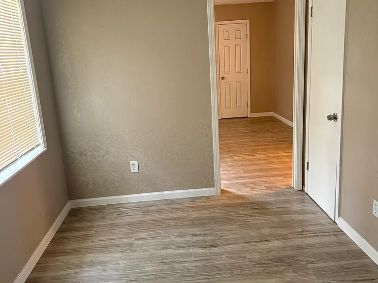 3656 Hemlock Ln — Photo 7