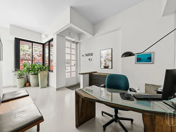 367 W 49th St Unit Th1d, New York, NY 10019