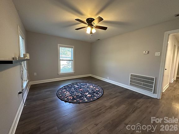 2nd image of 206 Pethel St