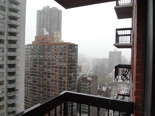 Rented by Royal Operation System | media 24