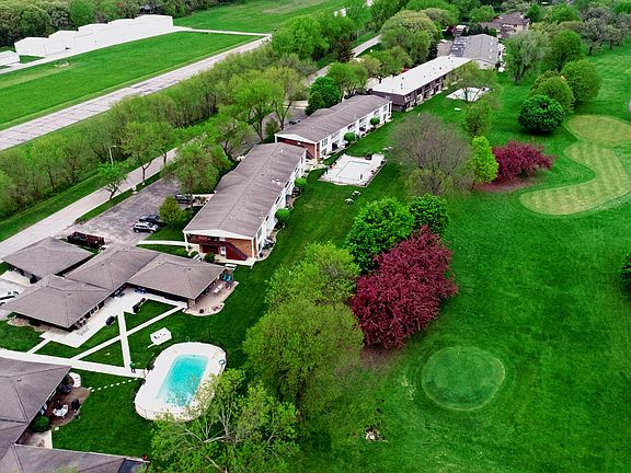 4th image of 1650 Country Club Dr Unit 2