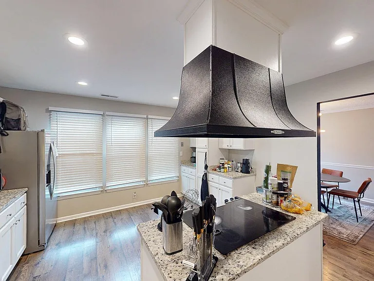 4936 Fountain Hall Dr — Photo 10