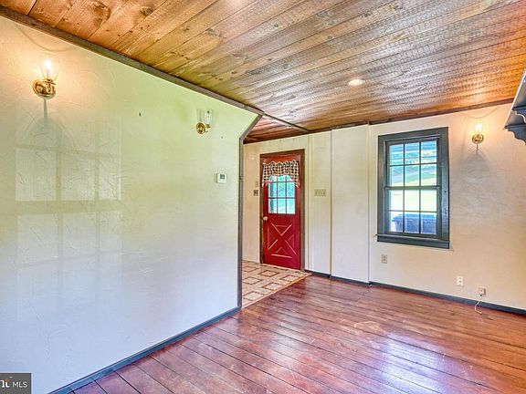 4th image of 363 N Galen Hall Rd