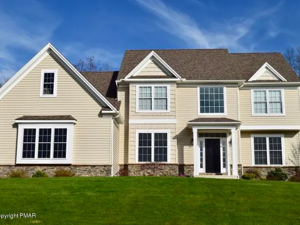 1117 Woodberry Dr, Mountain Top, PA 18707