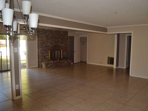 4th image of 519 Elaine Ave