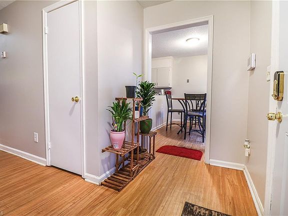 5th image of 325 E Montcastle Dr Unit C