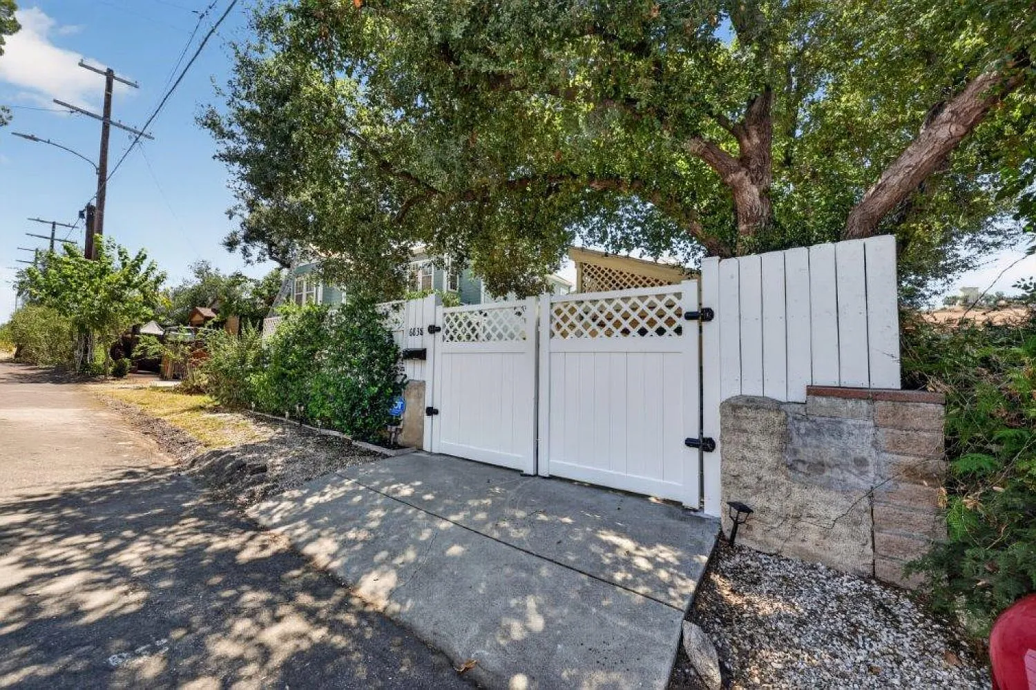 2 bed, 938 sqft, $3,750 — Photo 1