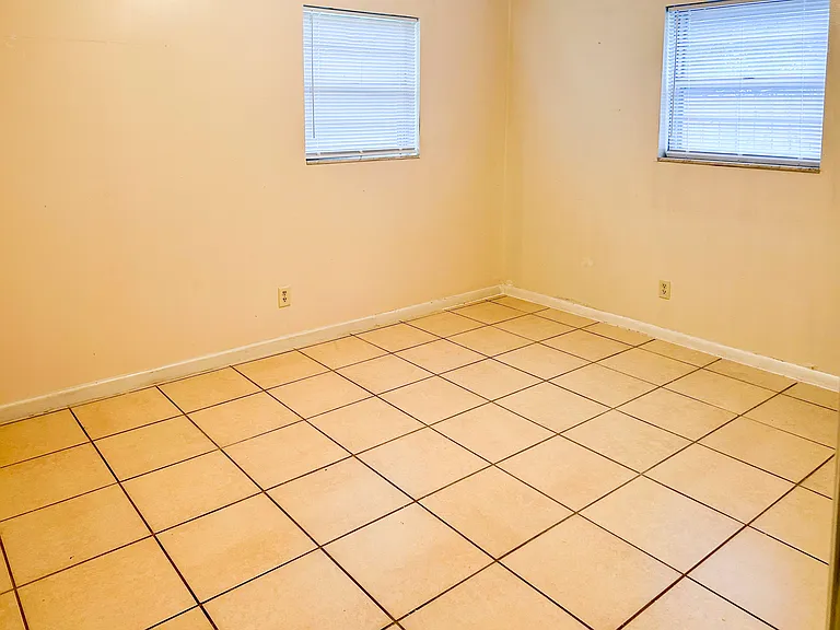 1615 Creighton Rd #B — Photo 7